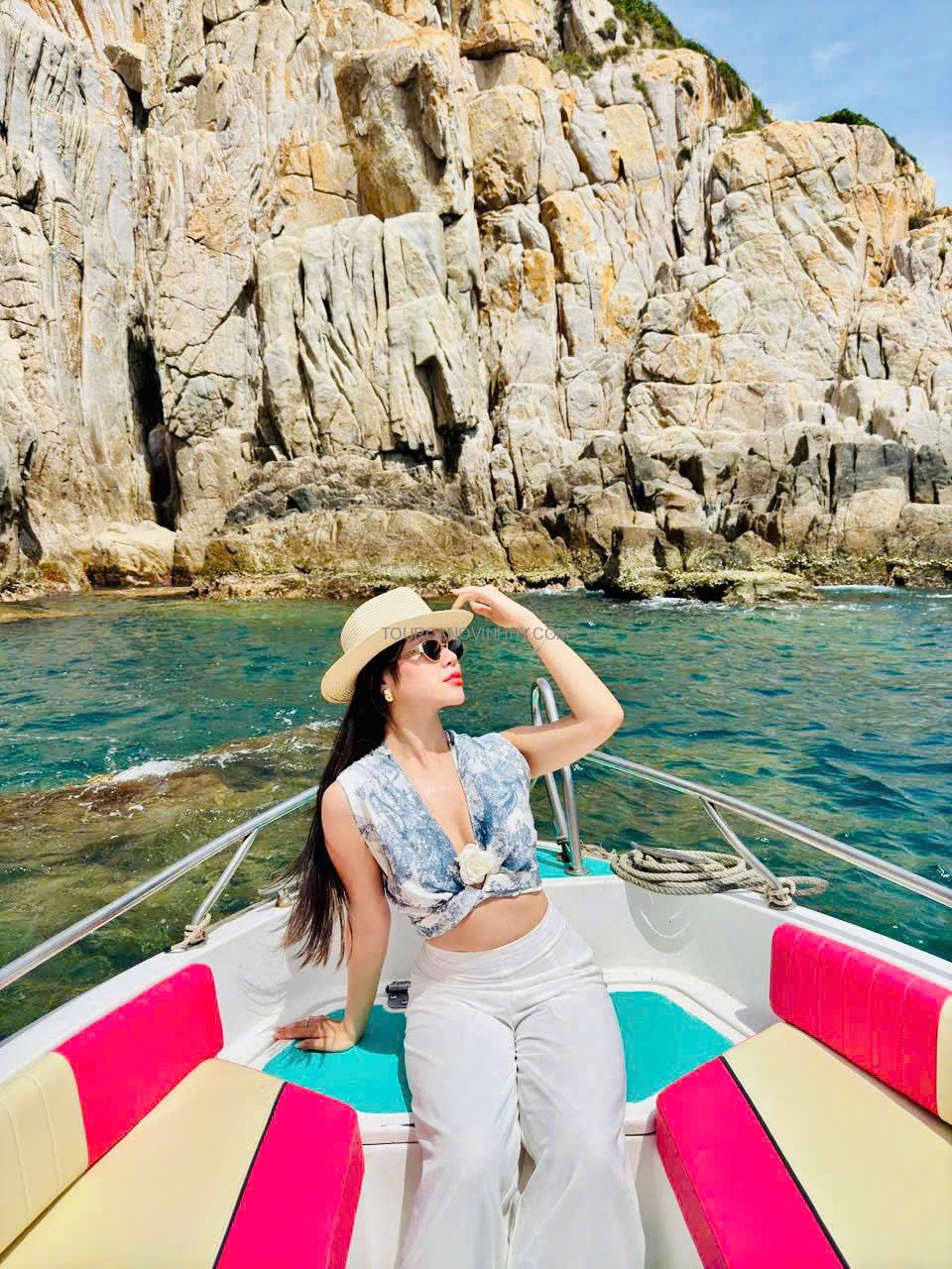 trải nghiệm tour cano Vĩnh Hy trọn gói với nhiều xúc cảm