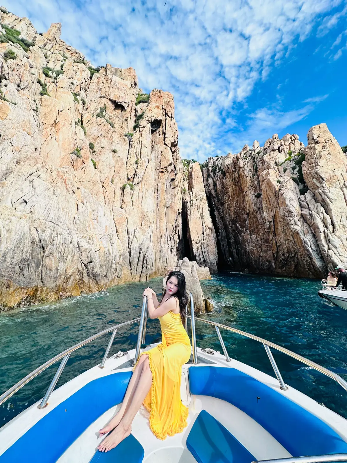 booking tour cano Hang Yến Vĩnh Hy ngay hôm nay