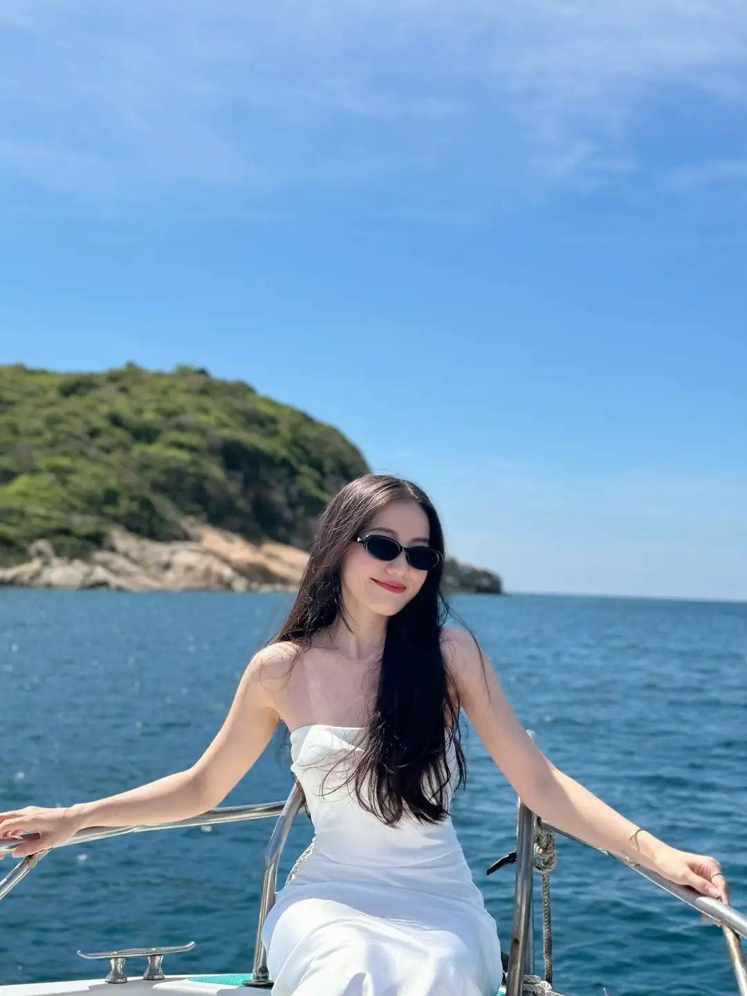 đặt tour cano Mũi Cá Heo Vĩnh Hy ngay hôm nay đặt tour cano Mũi Cá Heo Vĩnh Hy ngay hôm nay
