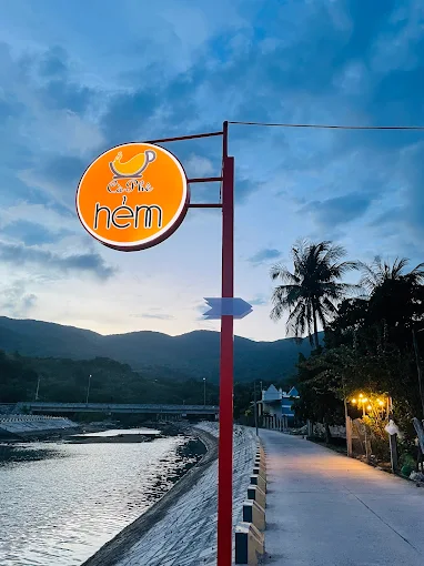 Tiệm Cà Phê & Lẩu Hẻm Tiệm Cà Phê & Lẩu Hẻm