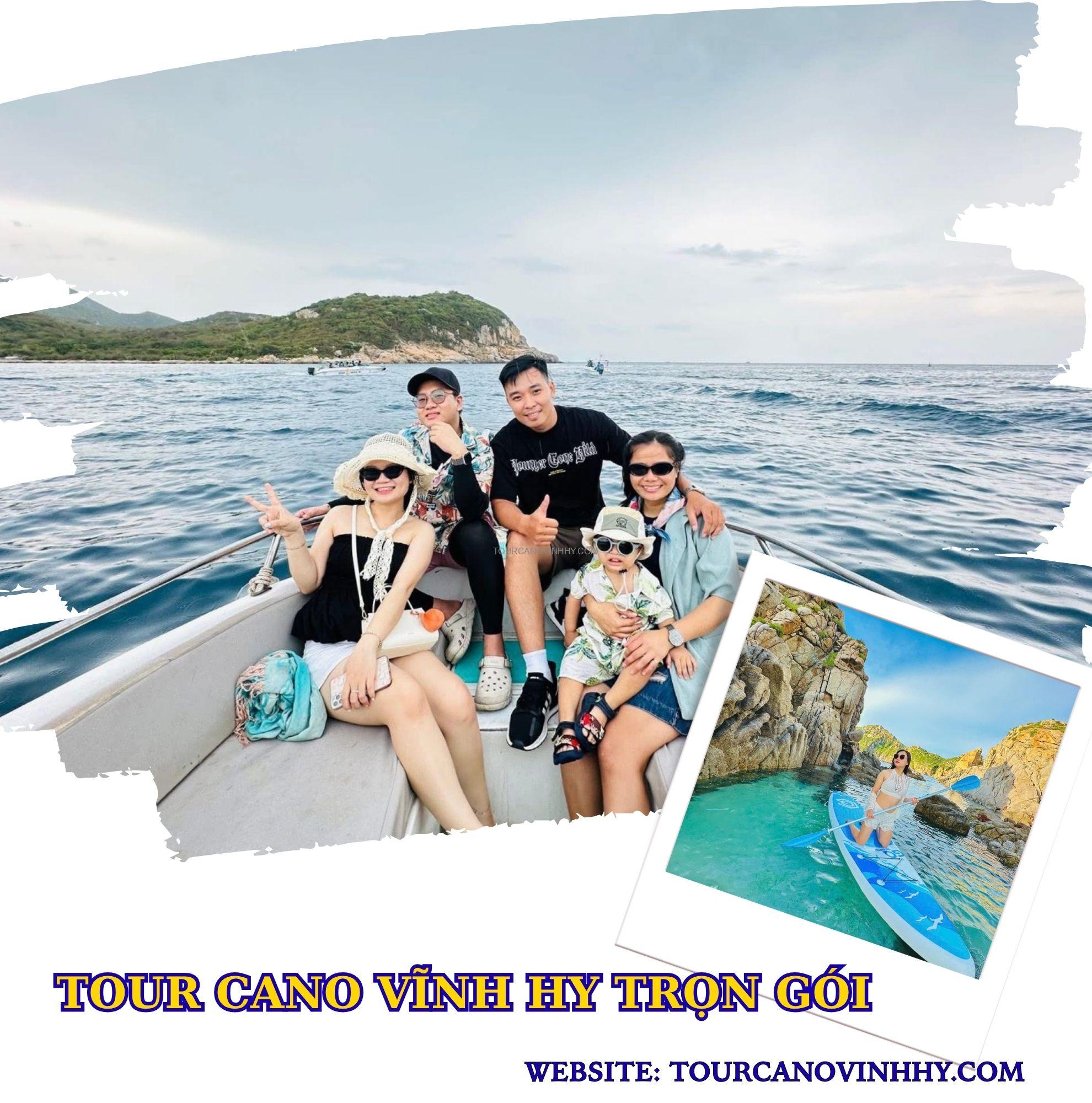 Khoảnh khắc vui vẻ của gia đình trong hành trình tour cano riêng