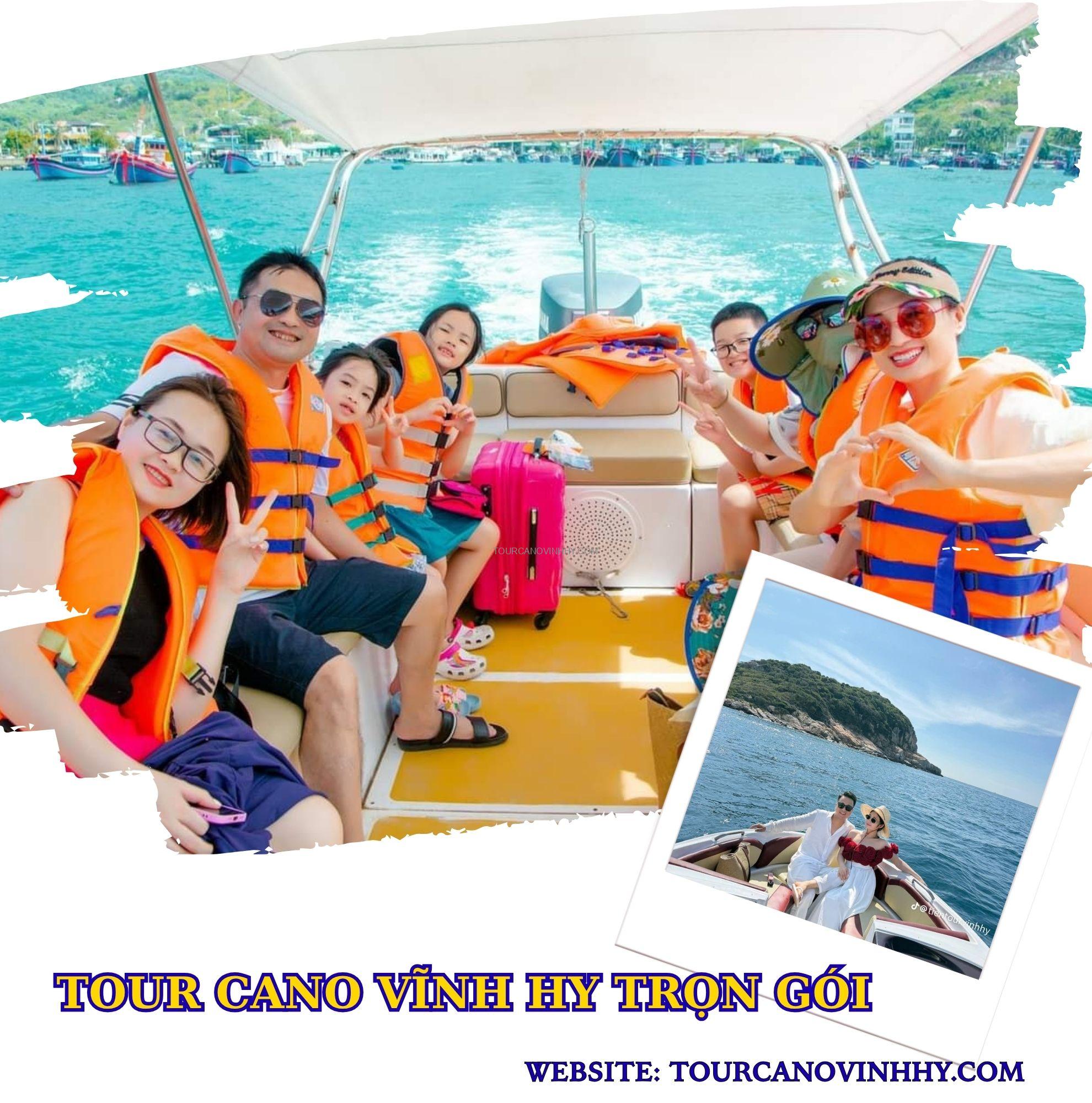 Đội ngũ lái tàu hỗ trợ khách mặc áo phao an toàn